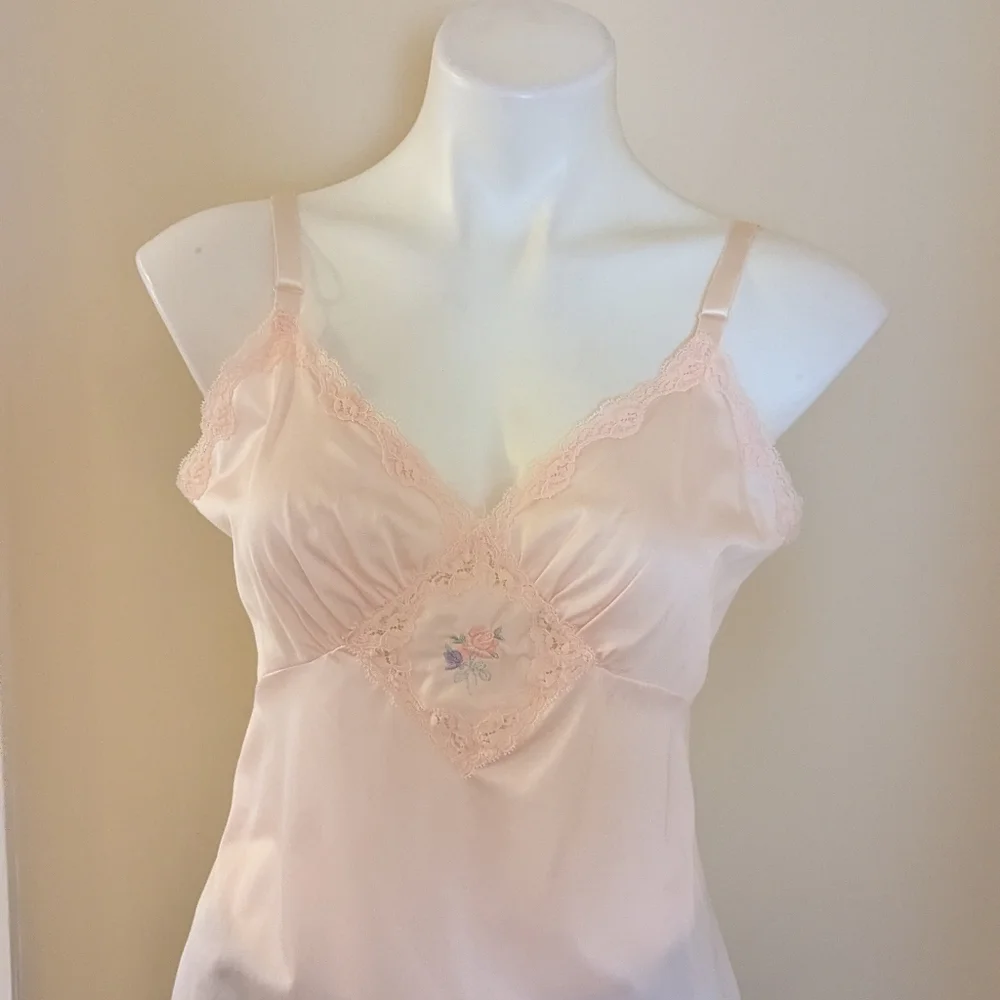 Vintage Lorrane pale pink camisole with lace trim size M - Picture 4 of 9